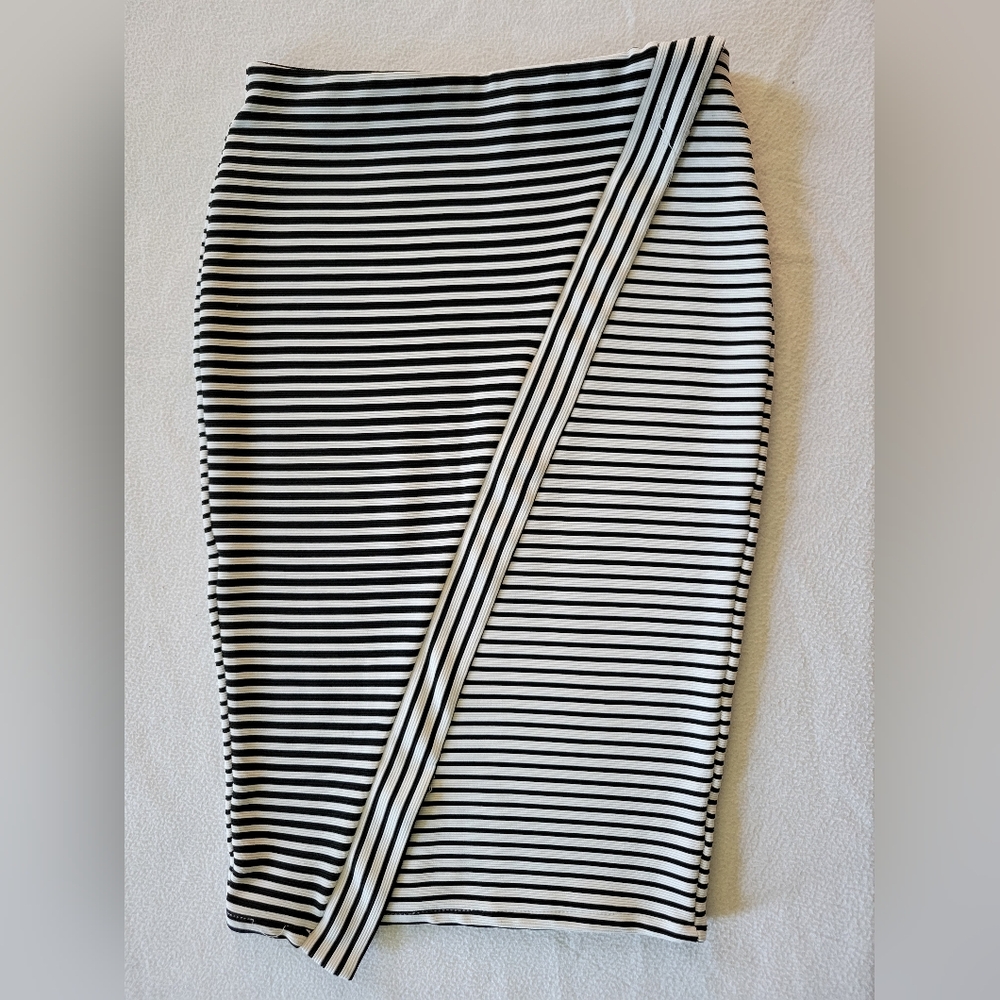 Zara Black and White Striped Pencil Skirt Juniors S